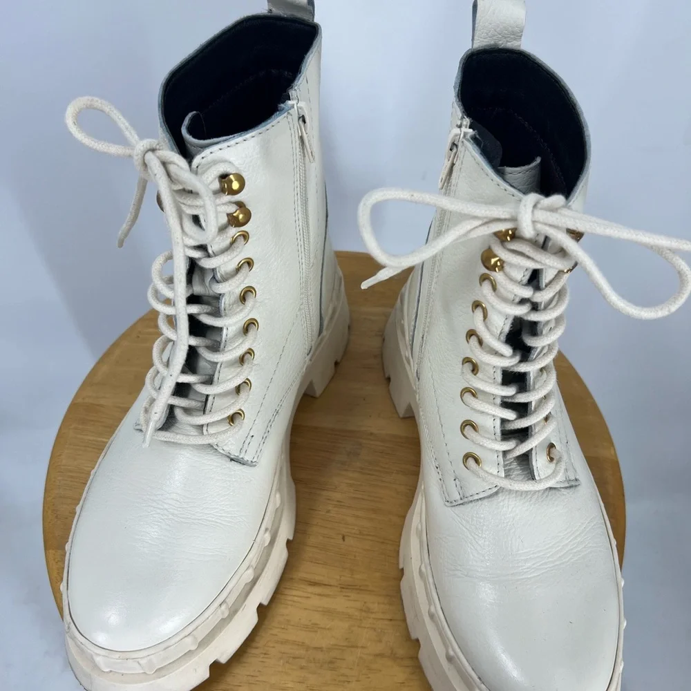 Vince Camuto  leather lug sole platform, cream winter white booties size…10/40